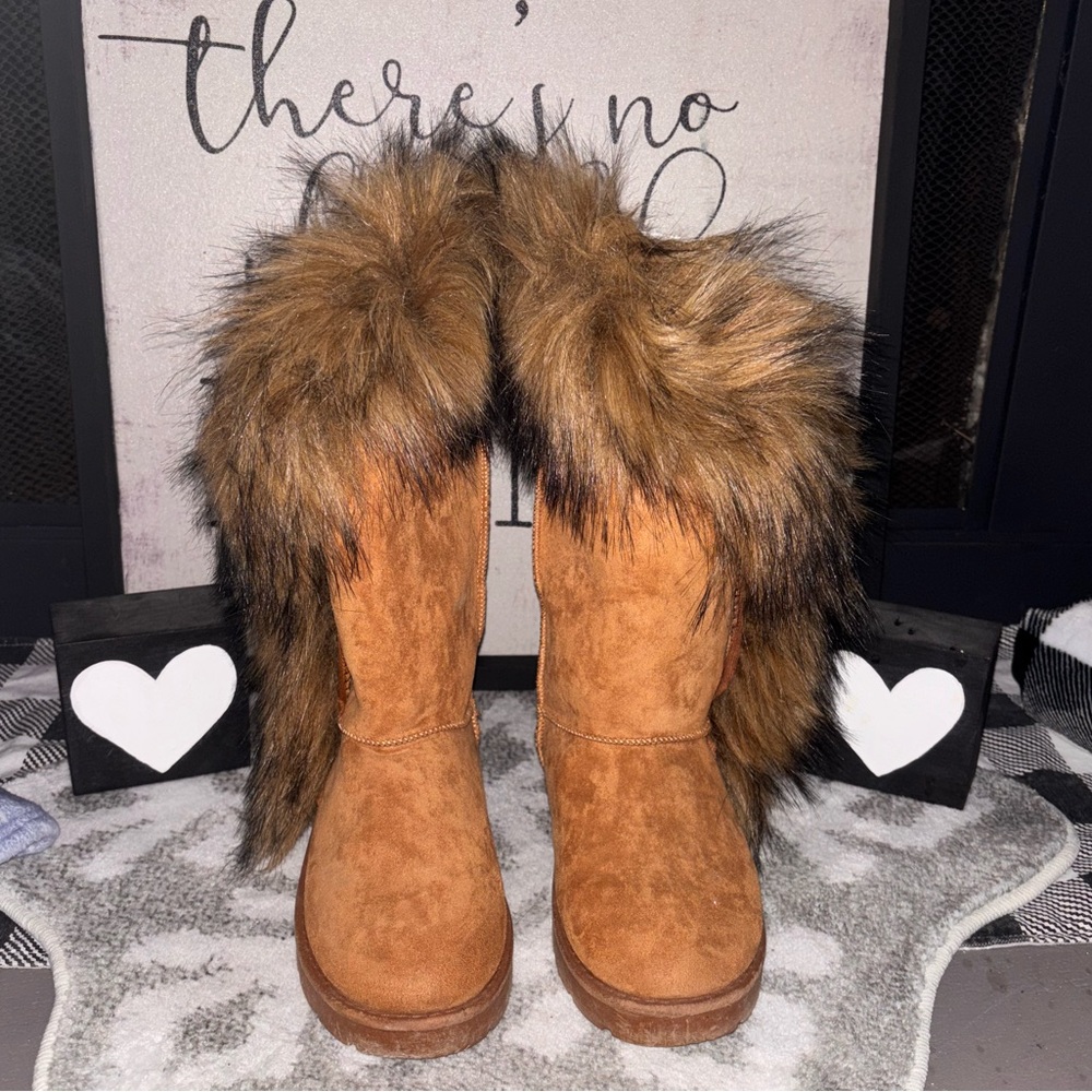 EUC BOOTS WITH THE FUR